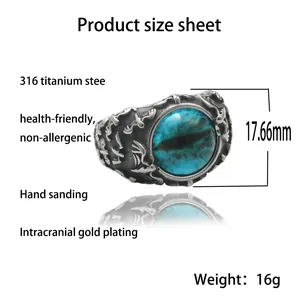 Vue détaillée de la bague œil de dragon avec taille 17,66 mm et texture acier vintage