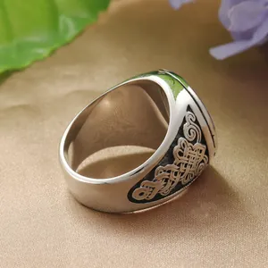 Bague vintage pour homme en acier inoxydable avec gravures celtiques sur fond de soie