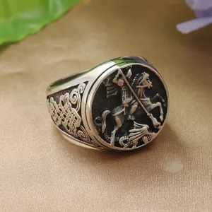 Chevalière vintage en acier pour hommes avec relief de Saint-Georges et le Dragon