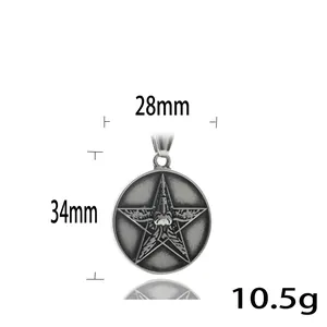 Makroansicht des Vintage-Silberanhängers mit Maßen von 28 mm Breite und 34 mm Gesamthöhe