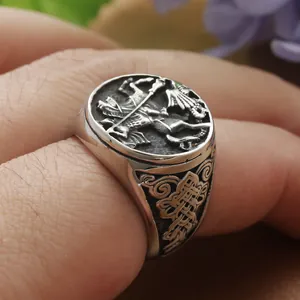 Chevalière vintage en acier inoxydable pour homme avec gravures de chevalier
