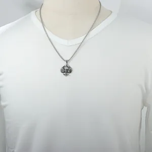 Collana rétro con ciondolo a corona e ali in acciaio inossidabile e catena box per uomo
