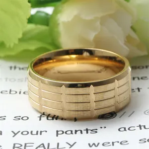 Retro Punk Titanstahl breiter Goldring mit gebürstetem Gittermuster und Industriedesign