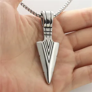 Men's punk stainless steel arrowhead pendant necklace with sleek geometric textured grooves