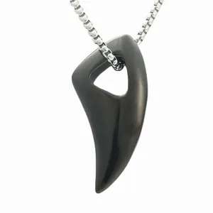 Collana con ciondolo a corno di bue punk gotico in acciaio nero con catena argento