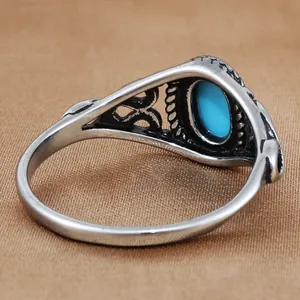 Vintage-Ring aus Edelstahl mit hohlem ovalem blauem Stein im Retro-Punk-Stil