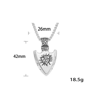 Collar de punta de flecha vikinga en acero inoxidable con patrón geométrico de sol