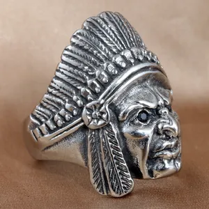 Bague vintage en acier inoxydable avec chef indien et yeux en cristal noir sertis