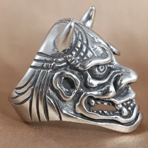 Vintage Teufelshorn Ring aus Edelstahl mit Retro-Silber-Finish und detailliertem Dämonen-Maske