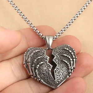Ciondolo a cuore gotico con mani di scheletro in acciaio inossidabile vintage