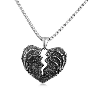 Ciondolo cuore vintage punk con dita di scheletro e catena a maglia box