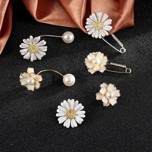 Alloy Enamel Daisy Flower Brooch Pin For Women Elegant Rhinestone Artificial Pearl Collar Pin Fashion Jewelry Gift