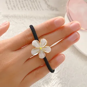 Élastique cheveux fleur rose avec pétale perle blanche et bords dorés haute qualité