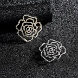 Broche Élégante en Forme de Rose Évidée avec Strass pour Femme Alliage de Cristal Fleur de Camélia Accessoires de Mode Bijoux