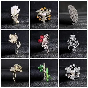 Eleganter Zirkonia Strass Brosche Pin Für Damen Mode Legierung Künstliche Perle Blume Feder Bambus Schmetterling Anzug Zubehör Schmuck Geschenk