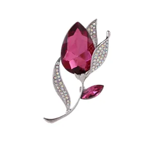 Broche tulipe élégante avec cristal rose et strass scintillants sur monture argentée