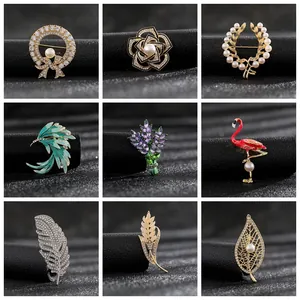 Broche de Aleación Elegante con Perlas y Strass para Mujer Vintage Esmalte Flor Pluma Flamenco Estetoscopio Joyería Decorativa Profesional Regalo