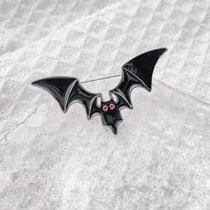 Gothic Bat Wings Brooch Pin Zinc Alloy Enamel Demon Bat Lapel Pin With Red Rhinestone Eyes Halloween Party Jewelry Gift