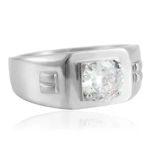 Bague rétro en acier titane avec une grande pierre ronde brillante sertie à quatre griffes