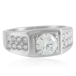 Anillo de acero inoxidable para hombre con circonita redonda y detalles de pavé plateado