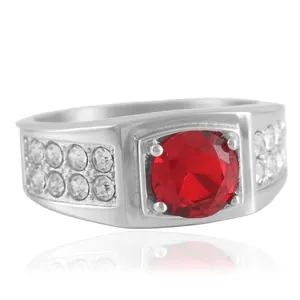 Anillo de acero inoxidable vintage con gran piedra roja redonda y cristales laterales