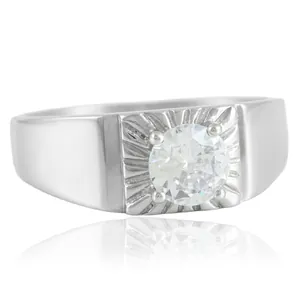 Anillo vintage de acero inoxidable con un gran circón redondo y acabado plateado pulido
