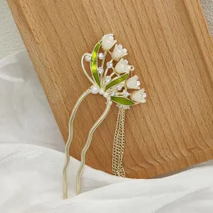 Elegante horquilla en forma de U con lirio de los valles y borlas largas de perlas