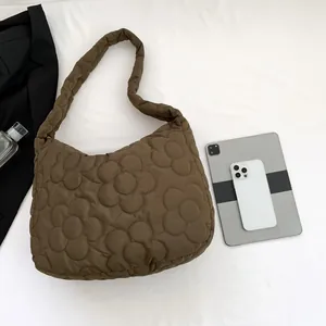 Borsa hobo trapuntata a fiori marrone, grande capacità per pendolari, vista piatta