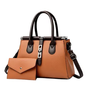 Set borse 2 pezzi marrone caramello con borsa tote e pochette a busta in pelle sintetica