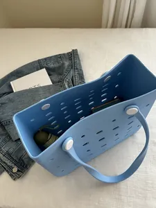 Blaue EVA-Strandtasche mit geräumigem Innenraum und einer faltbaren Regenschirm