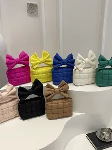 Borsa Trapuntata in Stile Coreano Con Grande Manico a Fiocco Modicna Borsa a Nuvola in Nylon a Griglia Pochette Leggera da Donna