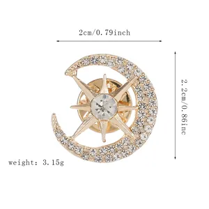 Detailansicht der Stern- und Mond-Brosche mit Maßen 2,2x2cm und Silber-Strasssteinen