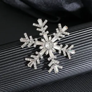 Elegante Spilla a Fiocco di Neve in Strass per Donna Argento Cristallo Gioielli Invernali Accessorio Regalo per Cappotti Abito