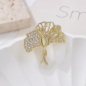 Broche Élégante en Alliage de Feuille de Ginkgo Avec Strass Brillants Plaqué Or Bijoux de Mode Botanique pour Décoration de Vêtements