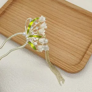 Horquilla en U con flores de lirio, esmalte verde y borlas de perlas decorativas