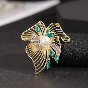 Elegant Emerald Green Marquise Stone Flower Brooch Rhinestone Artificial Pearl Gold Plated Zinc Alloy Floral Corsage For Women Clothing Accessories