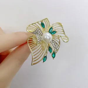Elegant emerald marquise crystal flower brooch with white pearl in gold-tone metal