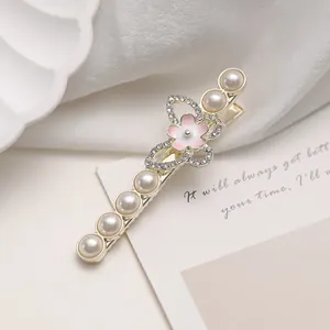 Pince à Cheveux Élégante Fleur Rose Papillon Avec Fausse Künstliche Perle Strass Alliage Pince Bec de Canard Femme Accessoires
