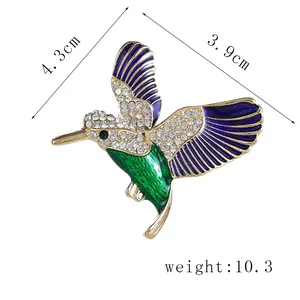 Dimensions de la broche colibri avec émail bleu et strass brillants détaillés