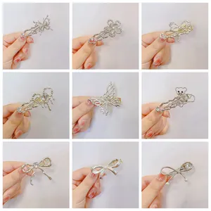 Set de 9 pinzas para el cabello plateadas con flores de piedra de luna, mariposas y osos