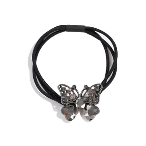 Elastisches Haargummi mit elegantem schwarzen Kristall-Schmetterling und Strasssteinen