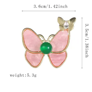 Detailansicht der rosa Schmetterlingsbrosche Maße 3,6cm x 3,5cm und 5,3g Gewicht