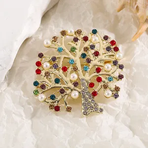 Broche arbre en strass colorés avec perles et cristaux sur placage à l'or