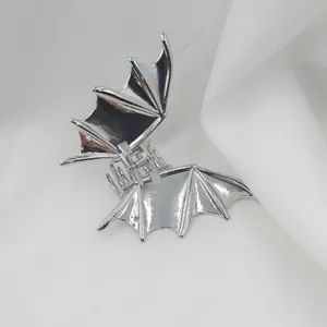 Pince à cheveux chauve-souris en métal argenté au design gothique pour Halloween
