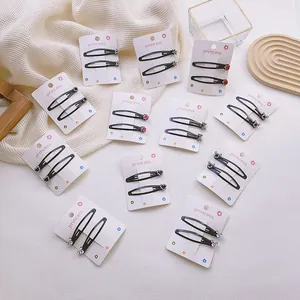 Set de pinzas para el cabello en metal negro con detalles de flores y corazones