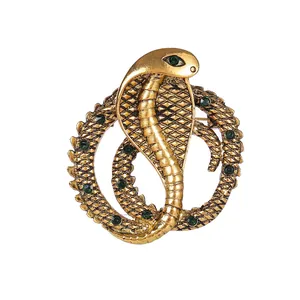 Vintage Schlange Brosche Gold mit grünen Kristallen und feiner Schuppentextur
