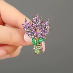 Broche Bouquet de Fleurs de Lavande Exquise pour Femmes Épingle en Alliage de Strass en Cristal Violet pour Décoration de Manteau de Pull