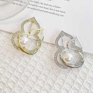 Broches gourde élégantes en or et argent avec strass brillants et perles blanches