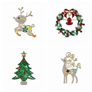 Broche de Noël en Alliage Émail Renne Sapin de Noël Couronne Cloche Strass Künstliche Perle Épingle de Revers Festive Cadeau Bijoux