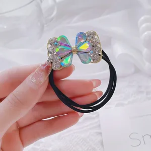 Eleganter Haargummi mit Kristallschleife, schillernden Steinen und elastischem Band